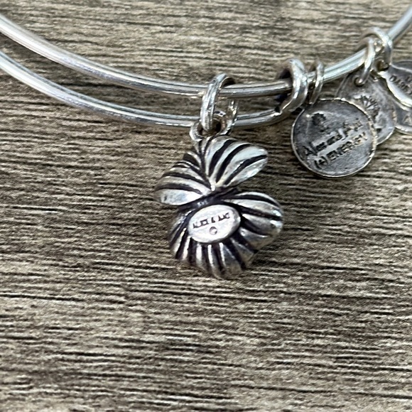 Alex and Ani oyster with pearl bracelet - Picture 3 of 3